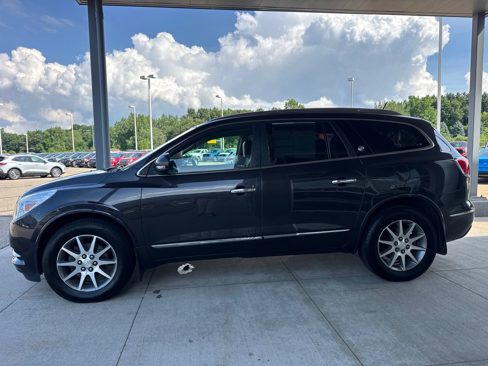 Used 2017 Buick Enclave Leather w/ Trailering Package AWD/4WD image 4