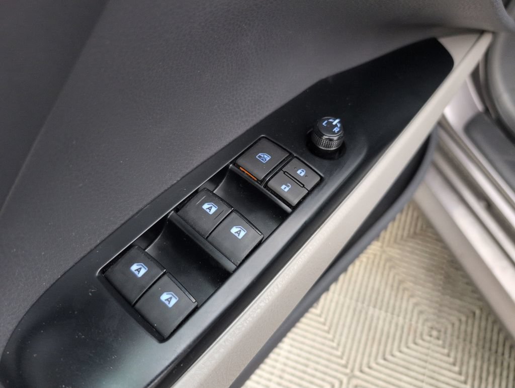 Used 2018 Toyota Camry LE FWD image 30
