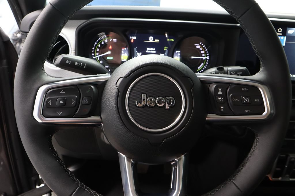 Used 2025 Jeep Wrangler Unlimited Sahara AWD/4WD image 30