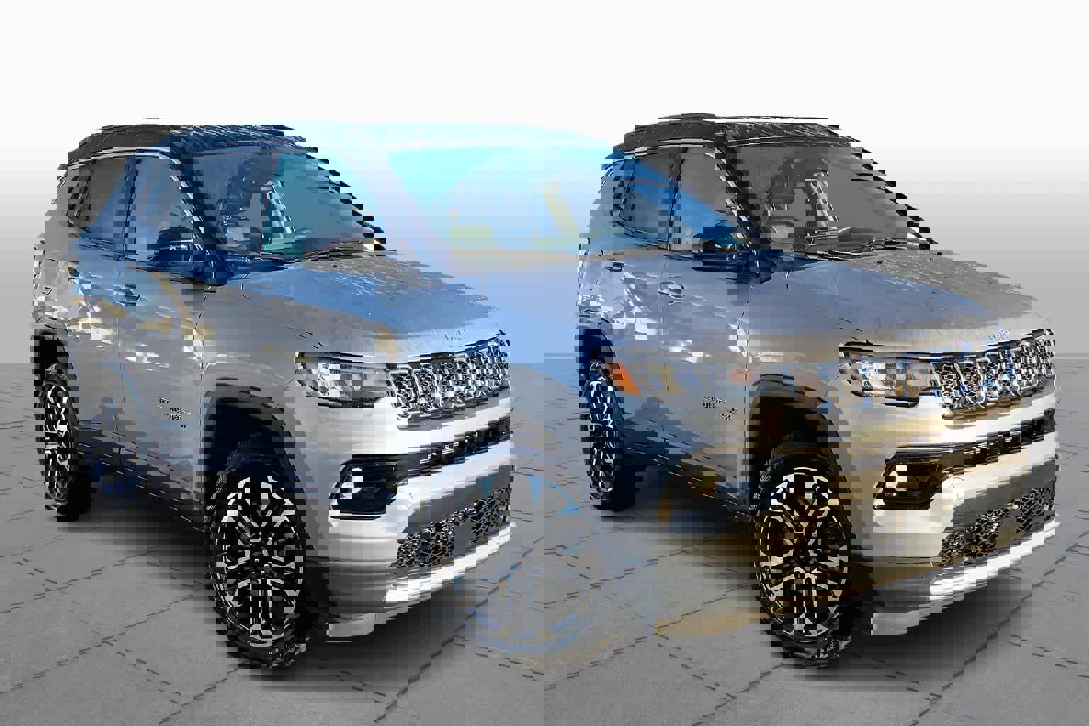 Used 2024 Jeep Compass Limited image 2