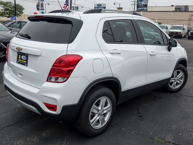 Used 2022 Chevrolet Trax LT w/ LT Convenience Package AWD/4WD image 8