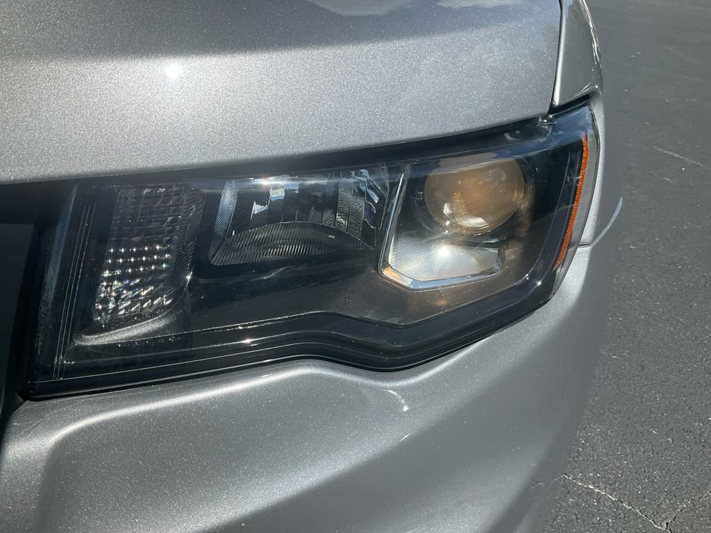 Used 2019 Jeep Grand Cherokee Altitude AWD/4WD image 9