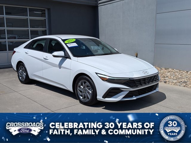 Used 2025 Hyundai Elantra Hybrid FWD image 1