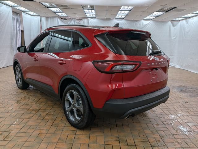 Certified 2025 Ford Escape ST-Line w/ Equipment Group 301A image 3