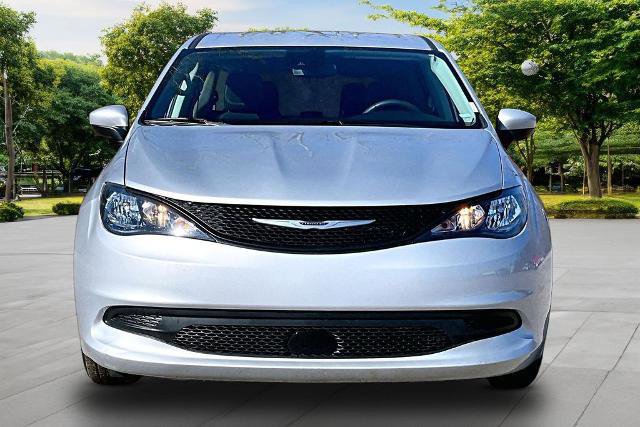 Used 2023 Chrysler Voyager LX image 6