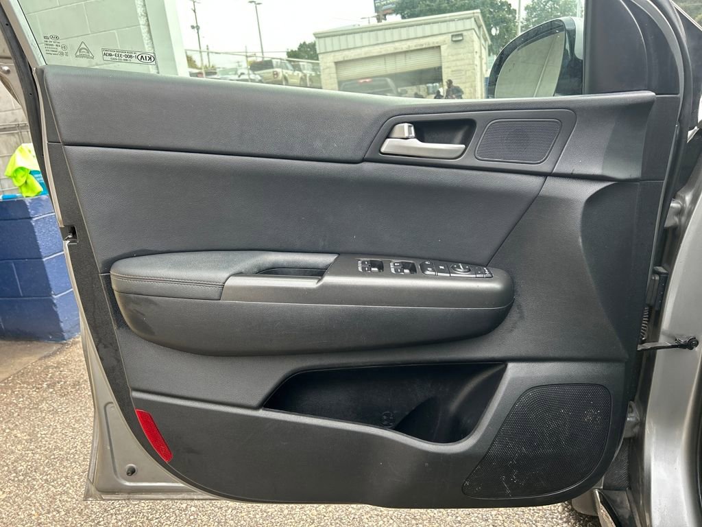 Used 2020 Kia Sportage S w/ S Sunroof Package image 9