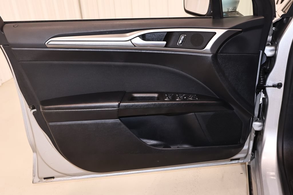 Certified 2018 Ford Fusion SE FWD image 11