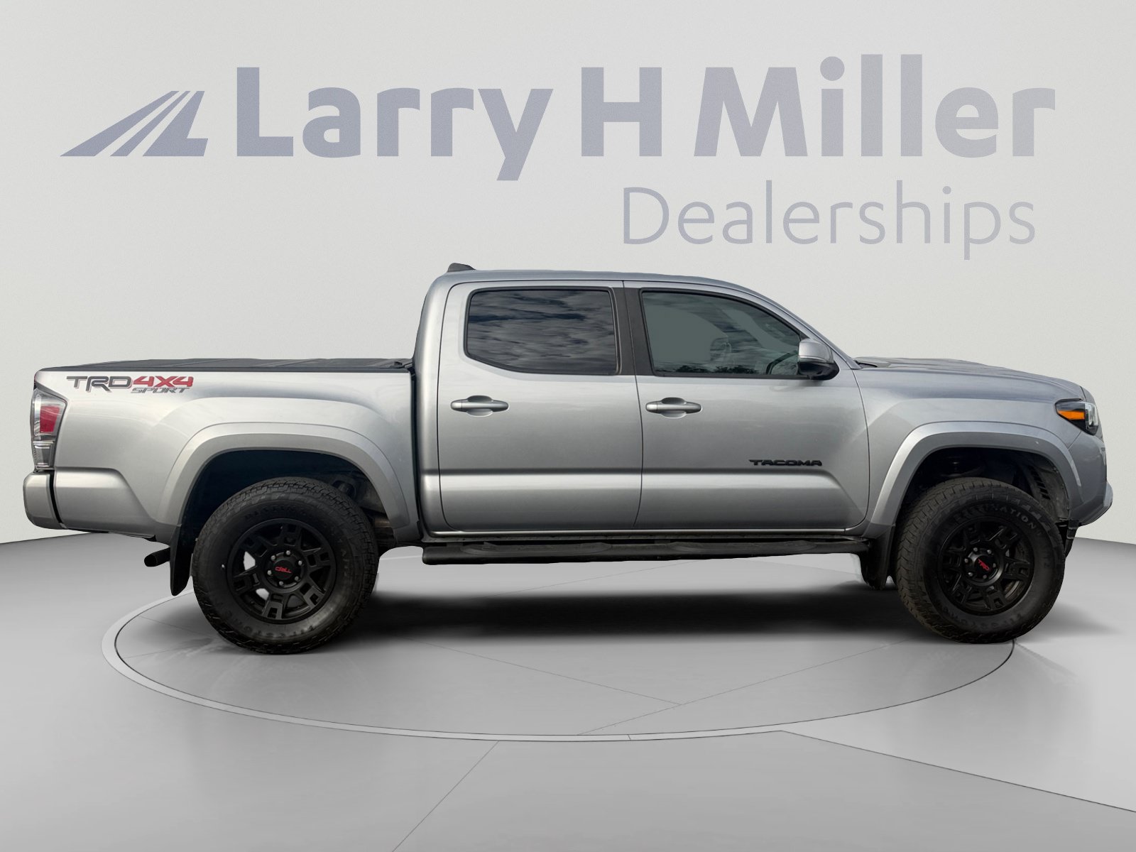 Used 2021 Toyota Tacoma TRD Sport w/ TRD Premium Sport Package AWD/4WD image 6