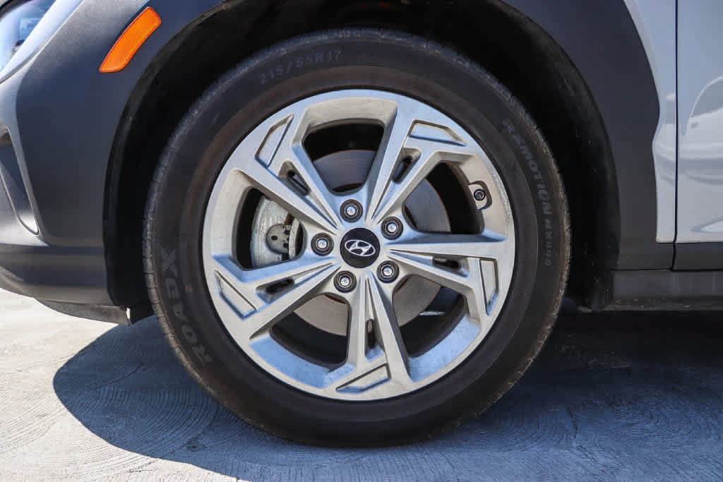 Used 2023 Hyundai Kona SEL AWD/4WD image 11