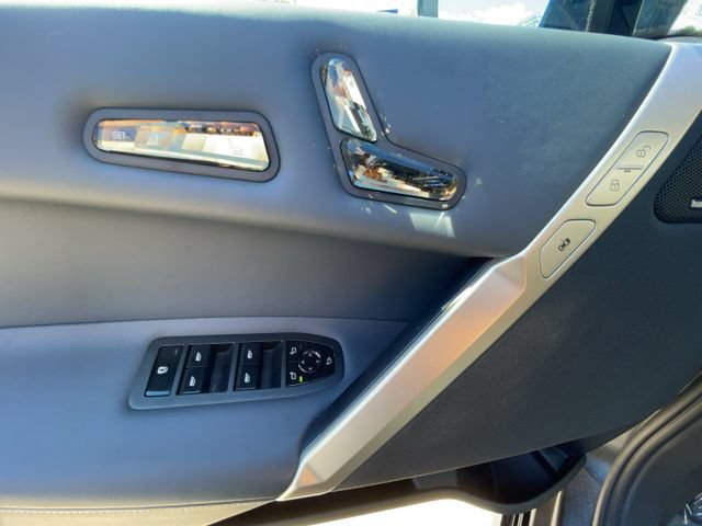 Used 2022 BMW iX xDrive50 w/ Premium Package AWD/4WD image 12