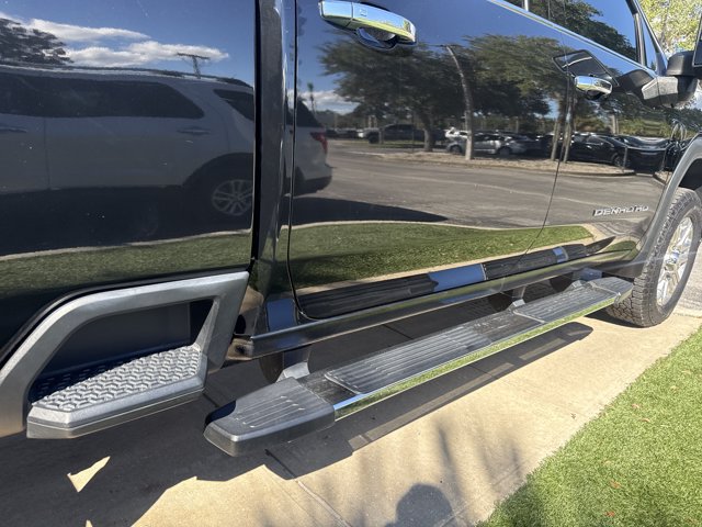Used 2022 GMC Sierra 2500 Denali w/ Denali Ultimate Package AWD/4WD image 3