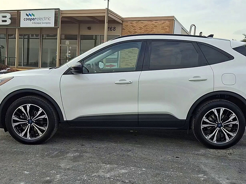 Certified 2022 Ford Escape SEL w/ SEL Stealth AWD Package image 3