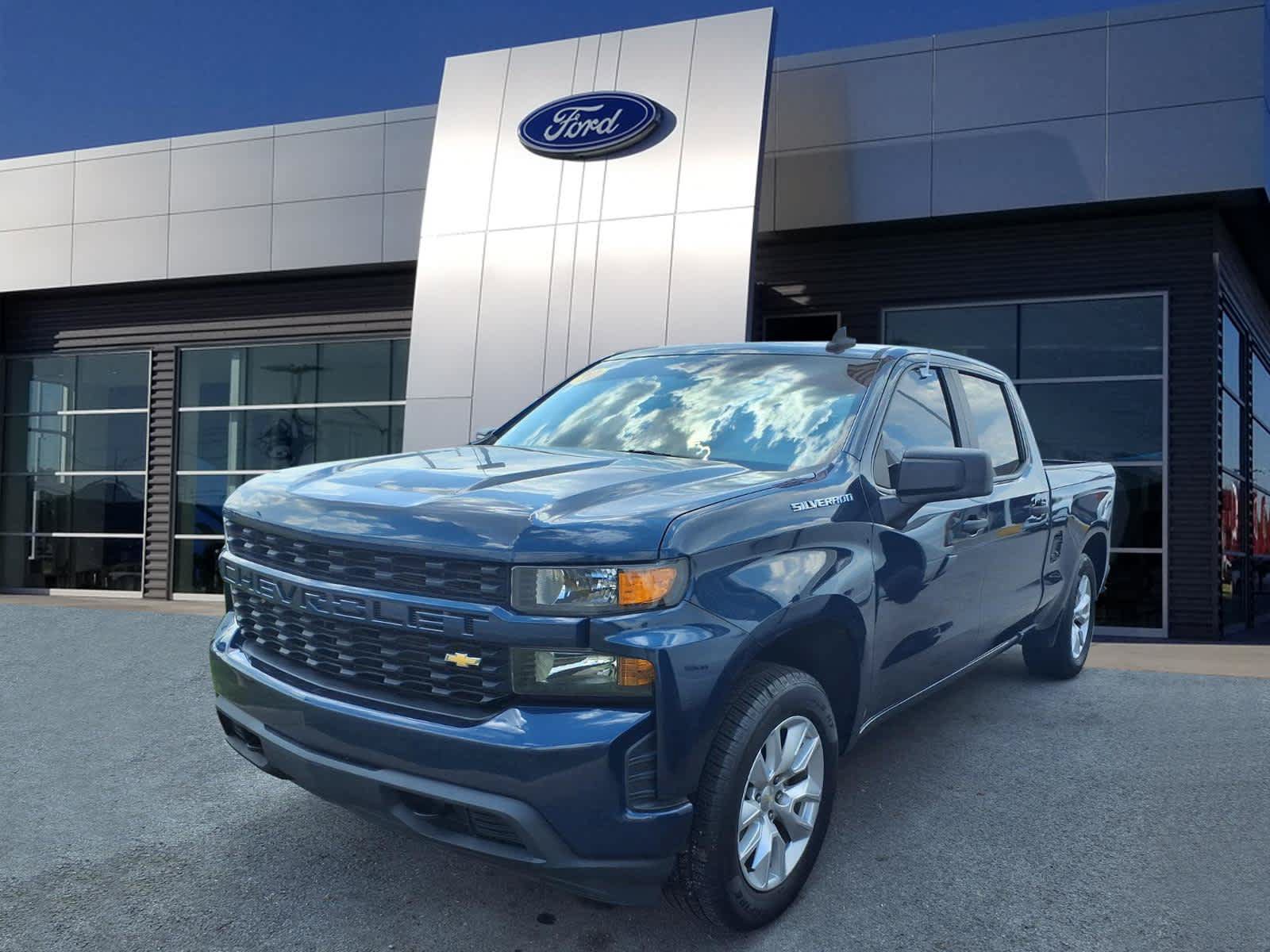 Used 2020 Chevrolet Silverado 1500 Custom w/ Custom Value Package RWD image 4
