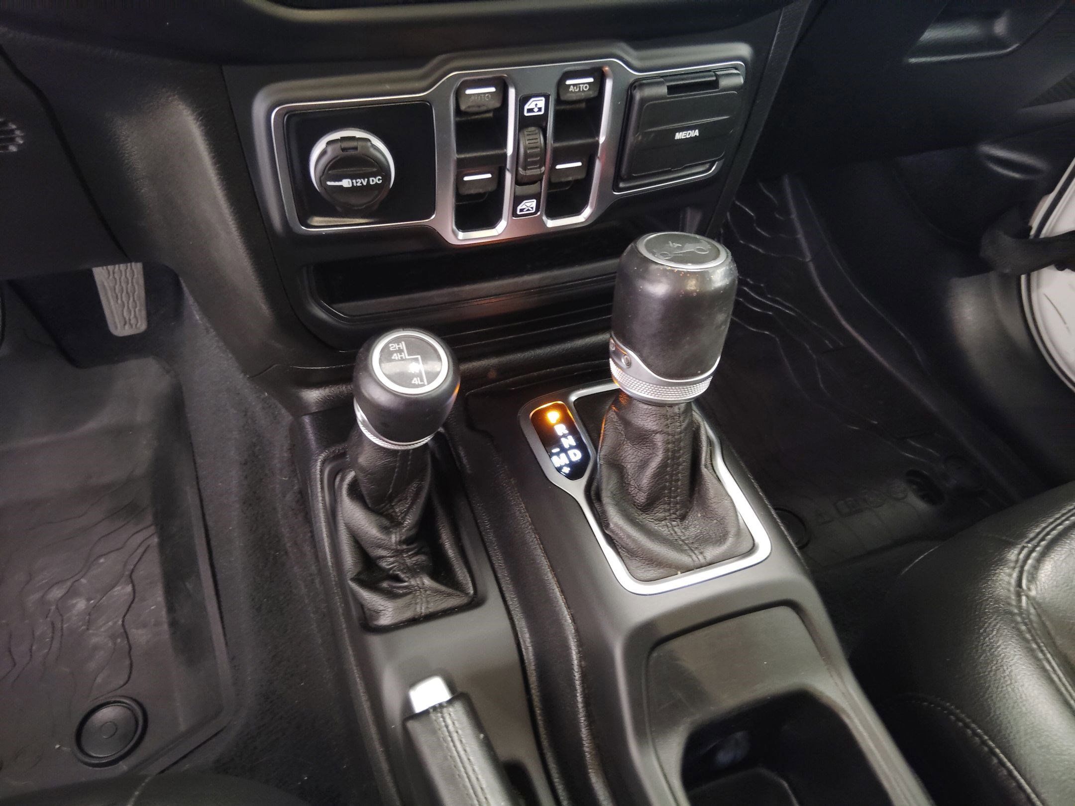 Used 2019 Jeep Wrangler Unlimited Sahara image 17