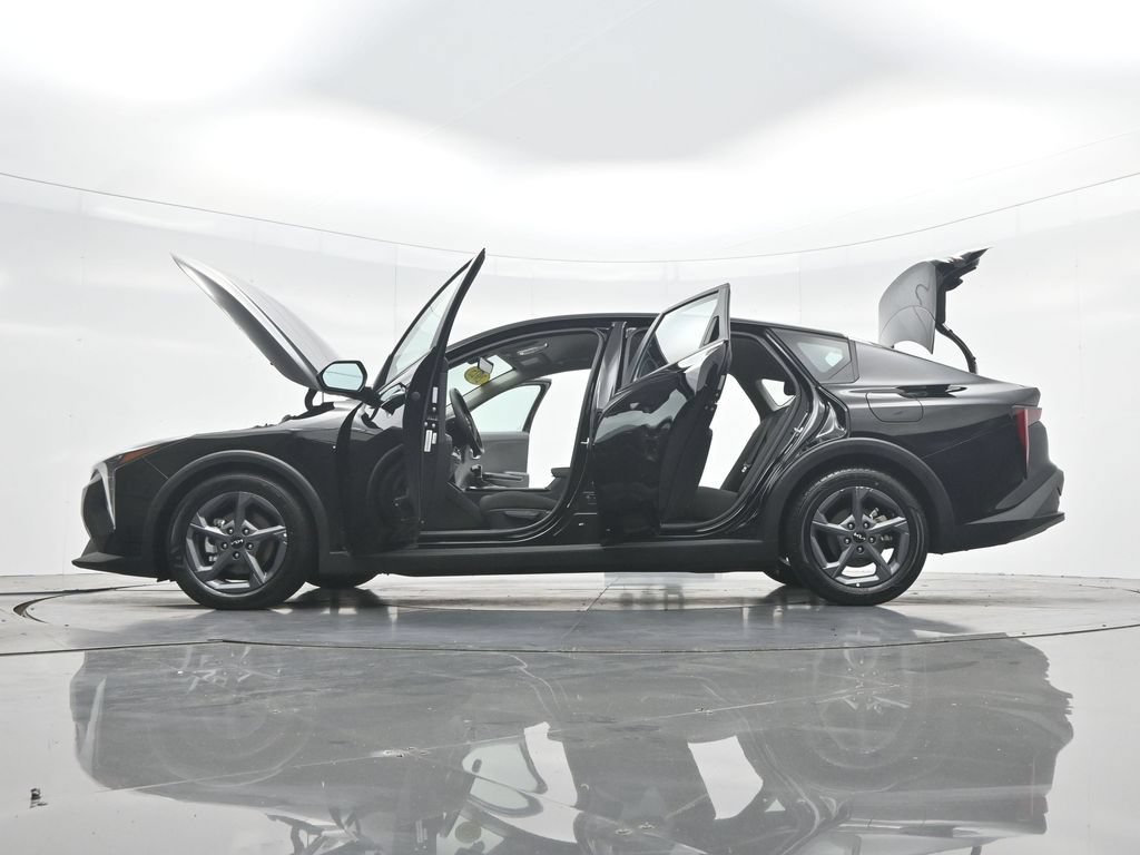Used 2025 Kia K4 FWD image 45