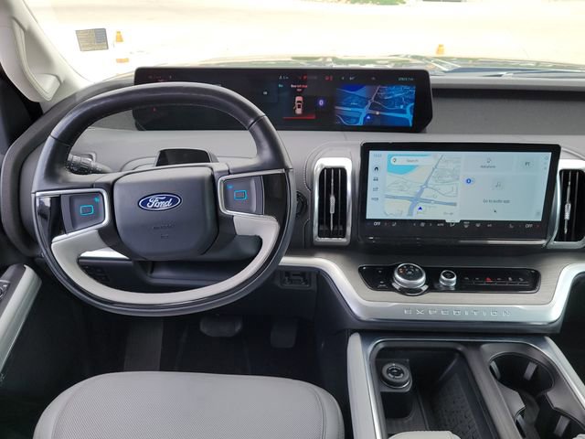 Certified 2025 Ford Expedition Platinum w/ Driver's Package AWD/4WD image 10