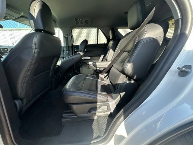 Certified 2023 Ford Explorer XLT w/ Equipment Group 202A RWD image 9