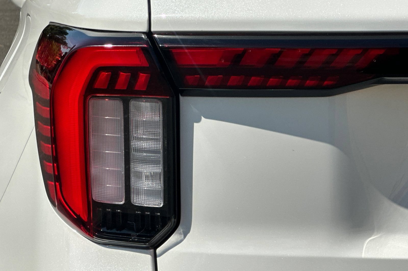Certified 2025 Ford Explorer Active RWD image 50