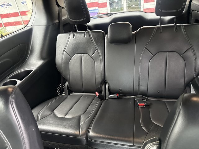 Used 2020 Chrysler Pacifica Touring-L Plus FWD image 18