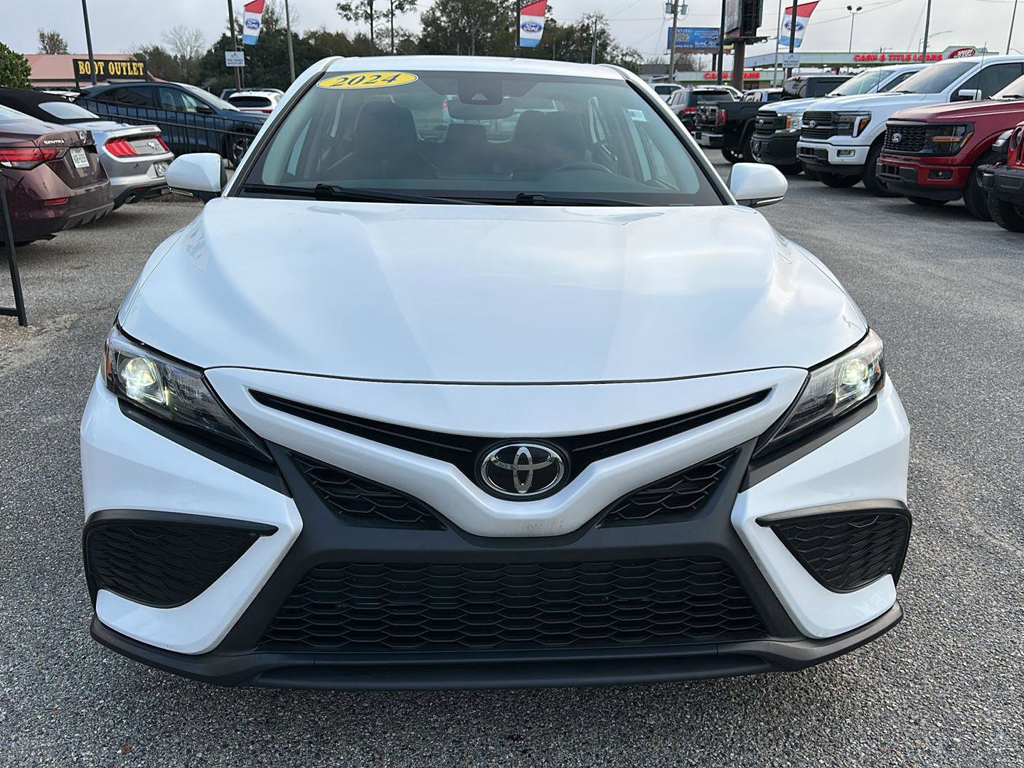 Used 2024 Toyota Camry SE image 12