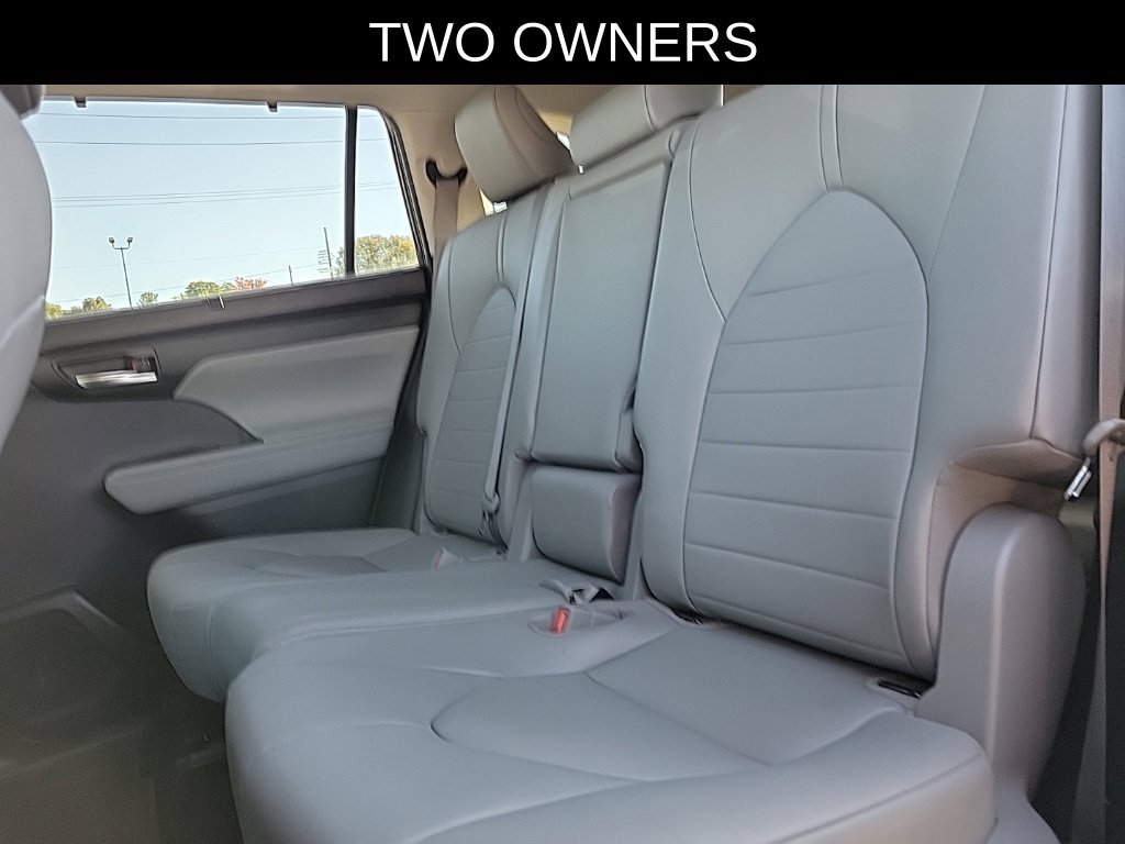 Used 2020 Toyota Highlander XLE AWD/4WD image 12