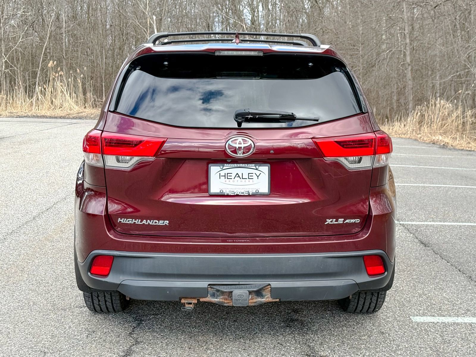 Used 2019 Toyota Highlander XLE AWD/4WD image 3
