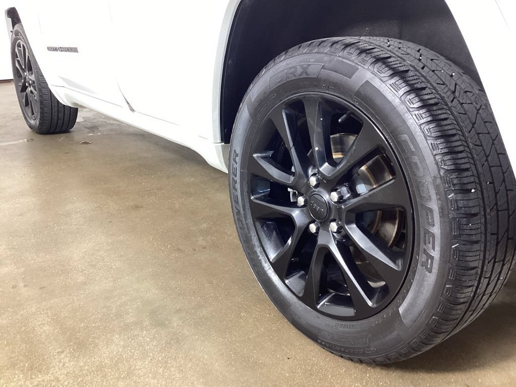 Used 2018 Jeep Grand Cherokee Altitude AWD/4WD image 15