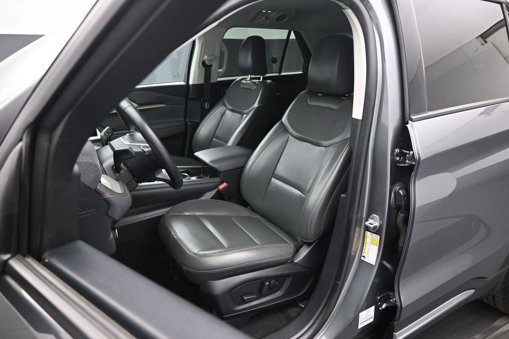 Certified 2025 Ford Explorer Active w/ Active Comfort Package RWD image 9