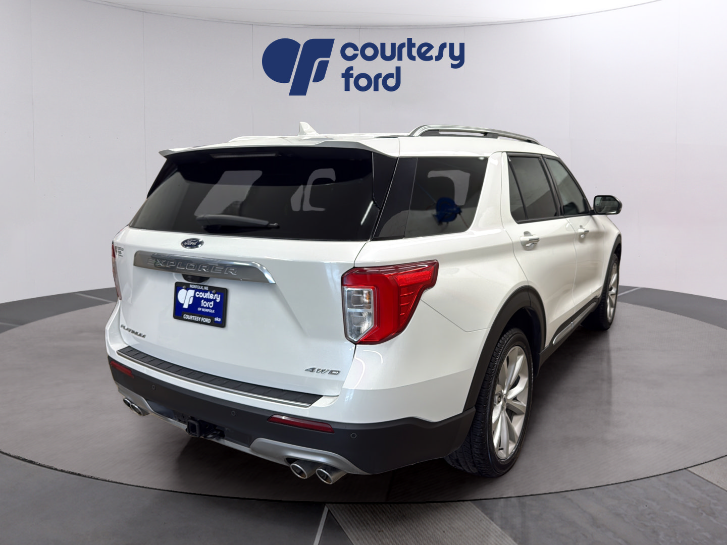 Certified 2023 Ford Explorer Platinum w/ Technology Package AWD/4WD image 7