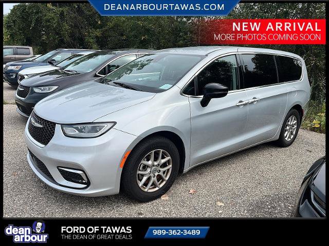 Used 2024 Chrysler Pacifica Touring-L