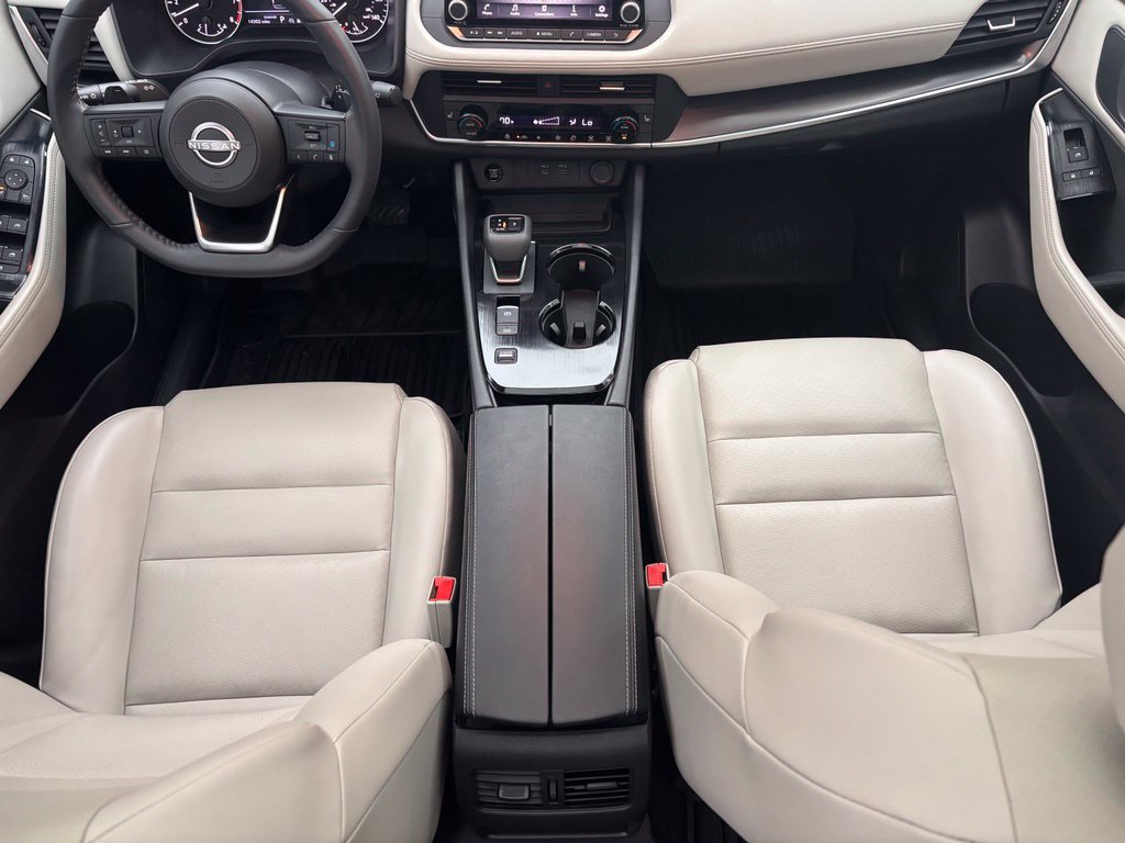 Used 2024 Nissan Rogue SV w/ SV Premium Package FWD image 37