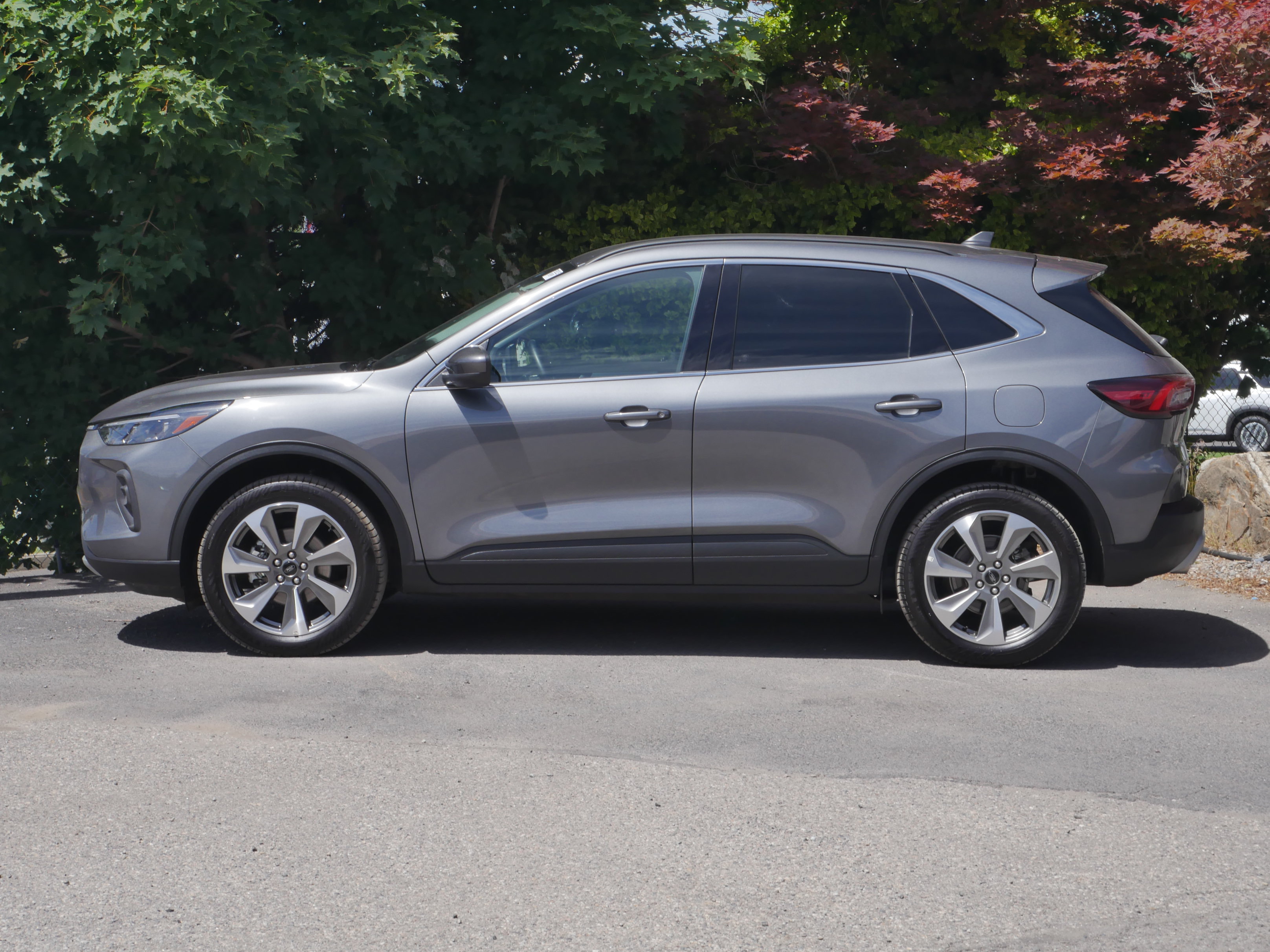 Certified 2025 Ford Escape Platinum AWD/4WD image 14