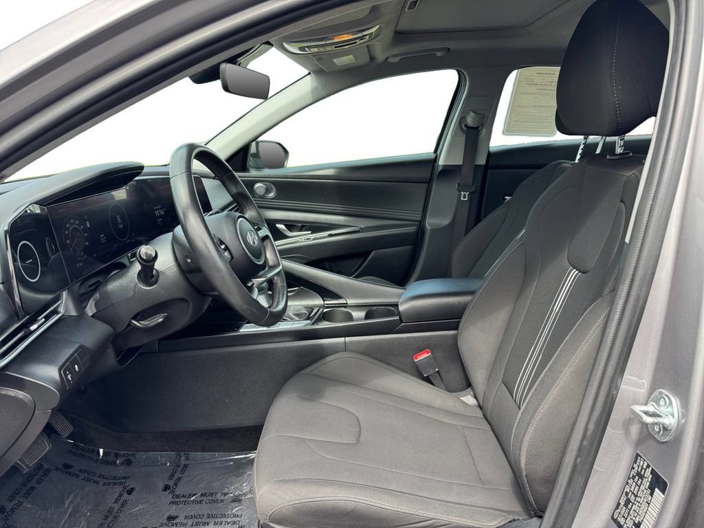 Used 2025 Hyundai Elantra SEL FWD image 13
