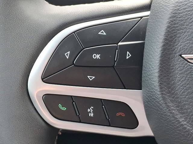 Used 2025 Chrysler Pacifica Select FWD image 23