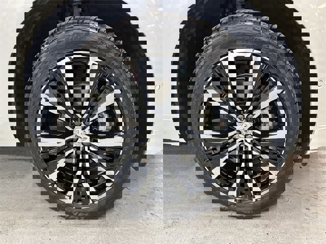 Used 2024 Volvo XC60 B5 Plus image 2