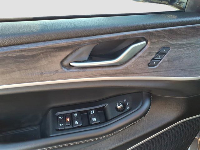 Used 2022 Jeep Grand Cherokee L Limited image 16