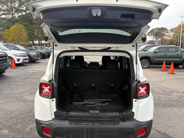 Used 2023 Jeep Renegade Latitude w/ Premium Group image 9
