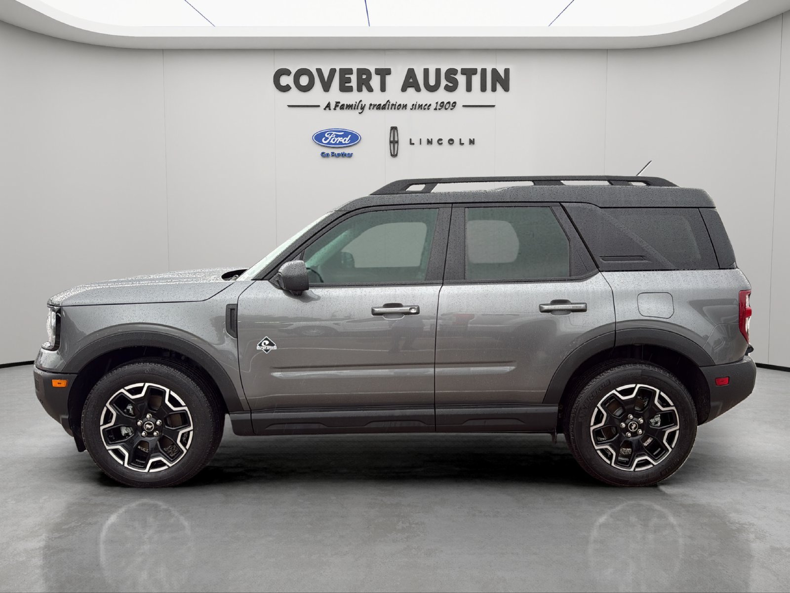 Certified 2025 Ford Bronco Sport Outer Banks w/ Outer Banks Tech Package+ AWD/4WD image 2