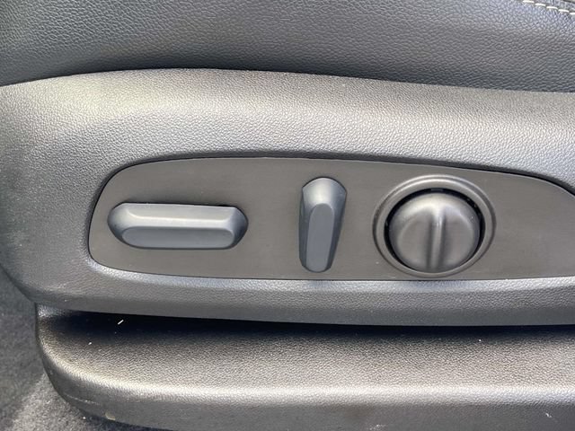 Used 2023 GMC Terrain SLT w/ Tech Package FWD image 15