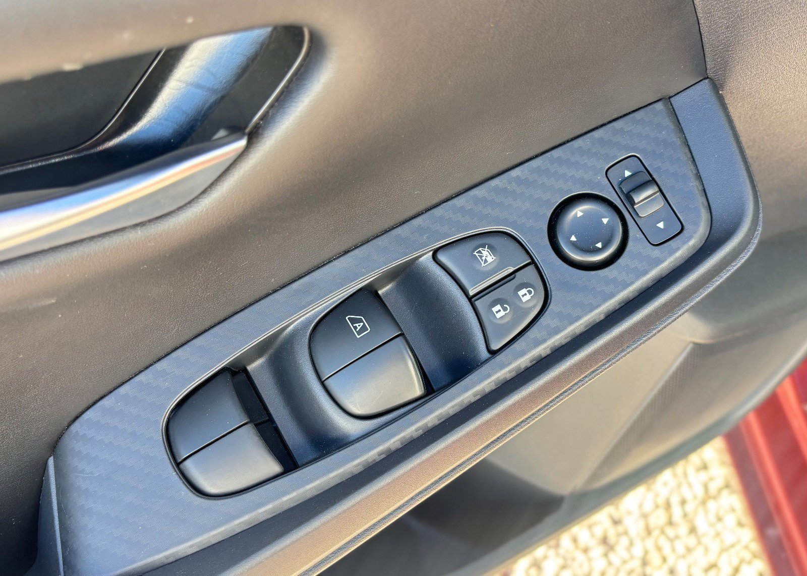 Used 2025 Nissan Sentra SV image 23