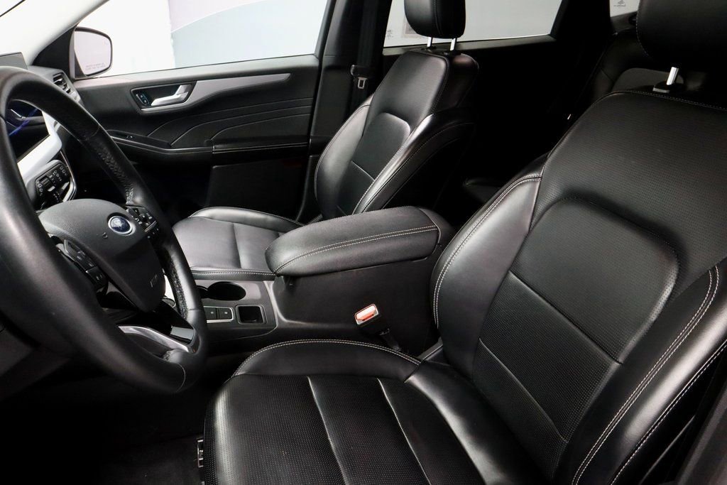 Certified 2024 Ford Escape Platinum AWD/4WD image 26