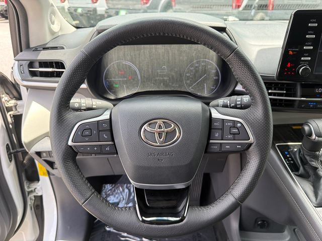 Used 2021 Toyota Sienna Limited FWD image 22