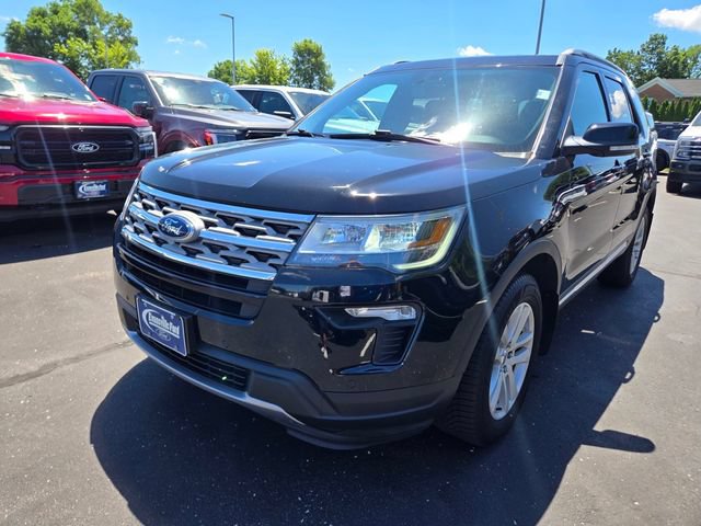 Certified 2018 Ford Explorer XLT w/ Equipment Group 202A AWD/4WD image 3