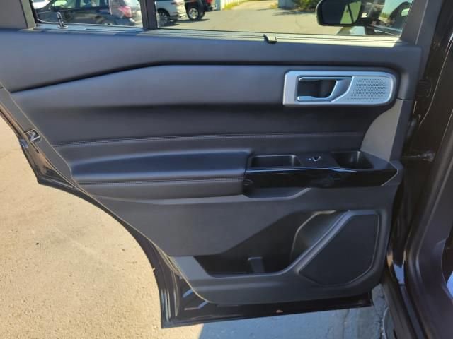 Certified 2022 Ford Explorer Platinum w/ Equipment Group 601A image 15