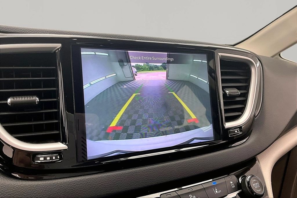 Used 2024 Chrysler Pacifica Touring-L FWD image 21