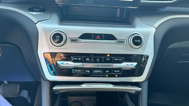 Certified 2022 Ford Explorer XLT w/ Equipment Group 202A image 22