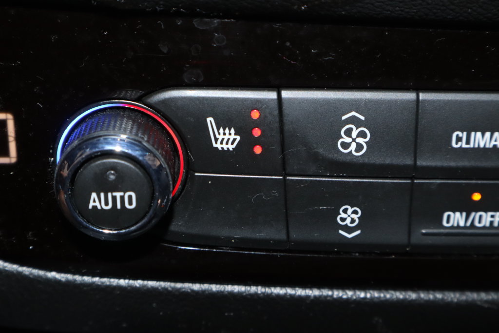 Used 2023 Buick Enclave Essence w/ LPO, Floor Liner Package FWD image 31