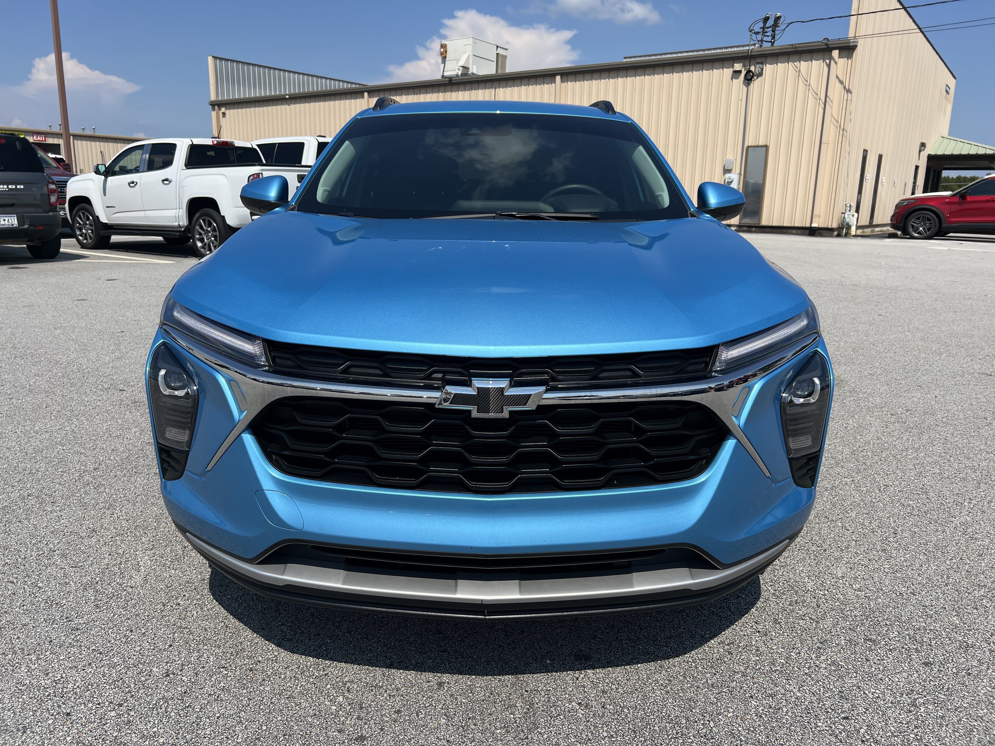 Used 2025 Chevrolet Trax LT w/ Driver Confidence Package FWD image 3
