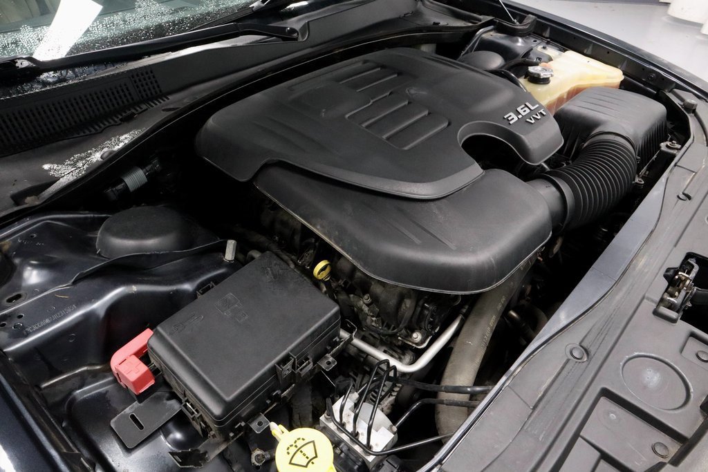 Used 2018 Chrysler 300 Touring L image 18