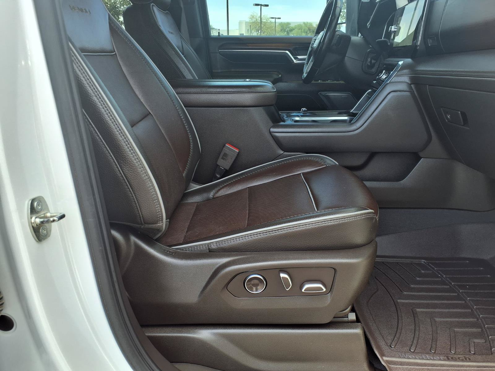 Used 2024 GMC Sierra 3500 Denali w/ Technology Package AWD/4WD image 11